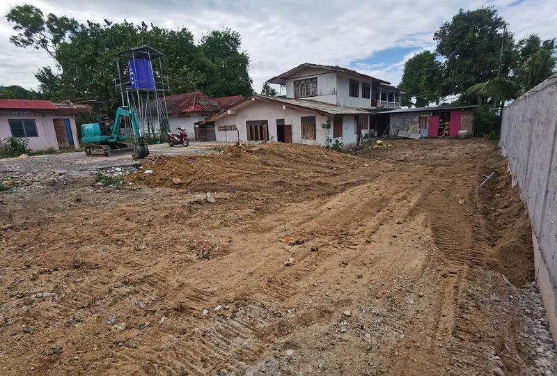 Access road base preparation: gravel backfill, compaction and leveling