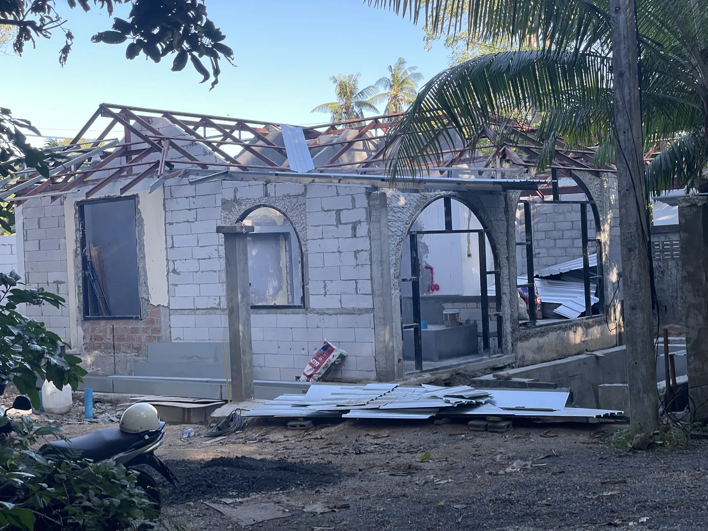 House exterior in Chaweng after semicircular steel arch installation