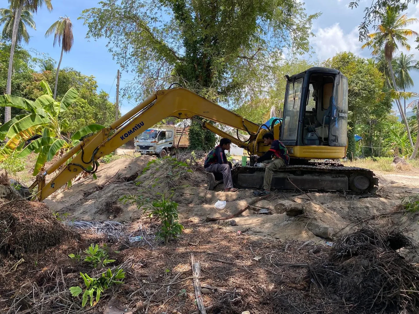 Excavator operators on a lunch break during the site clearance in Hua Thanon