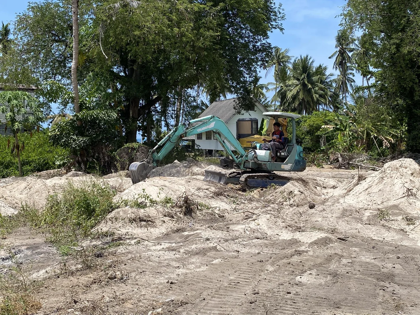 Two excavators clearing the overgrown plot in Hua Thanon simultaneously