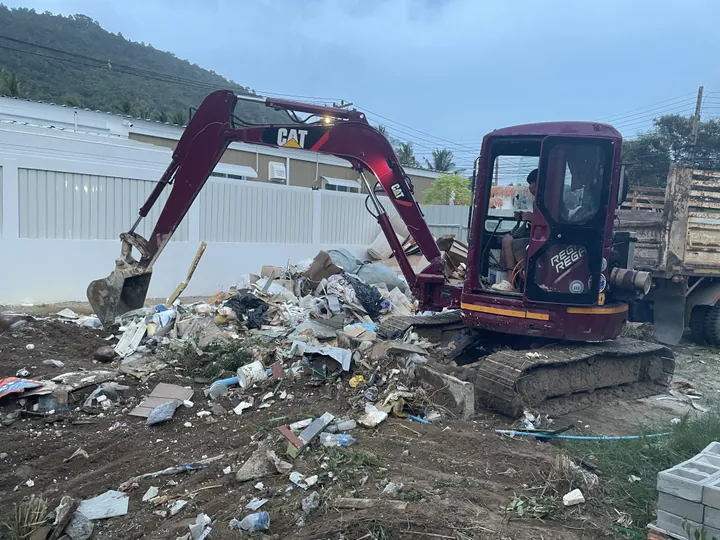 Collecting and removing construction waste from site