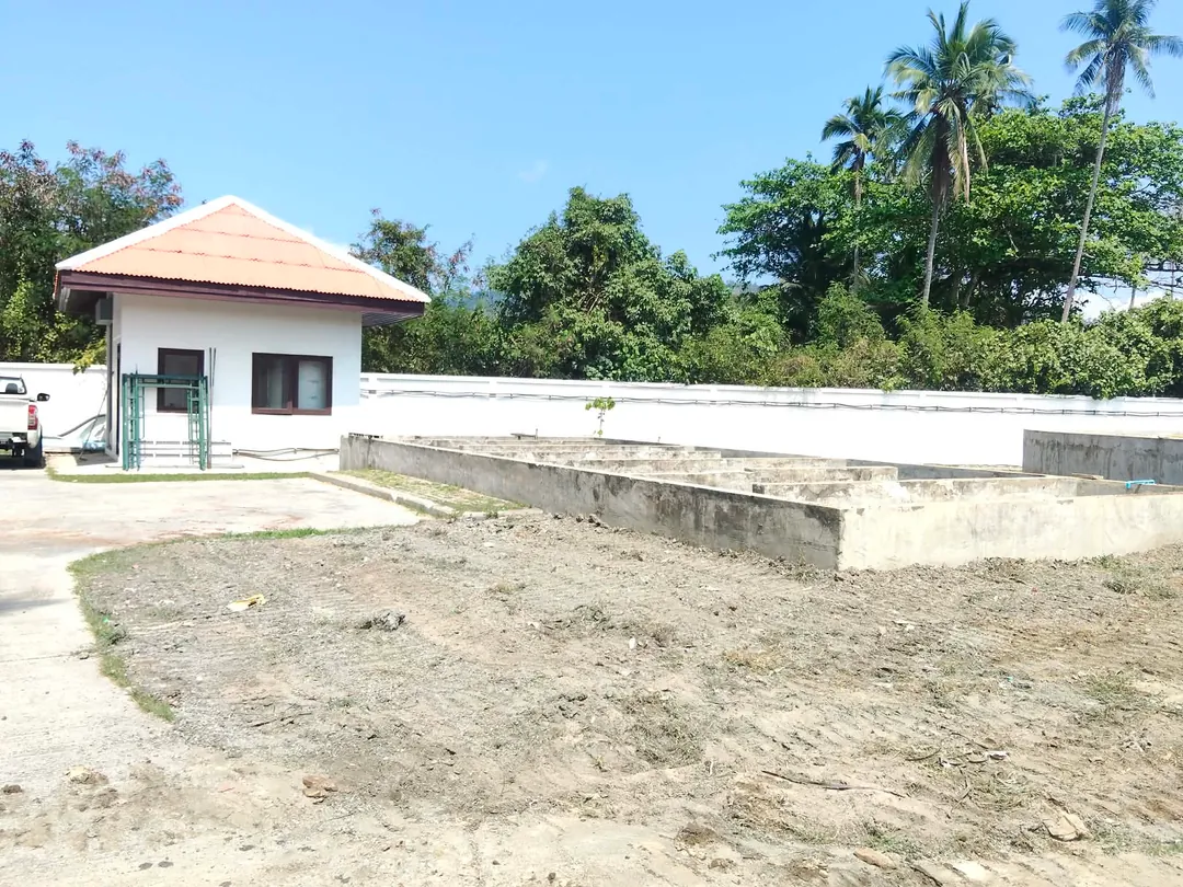 Cleaning and preparing a construction site before work starts
