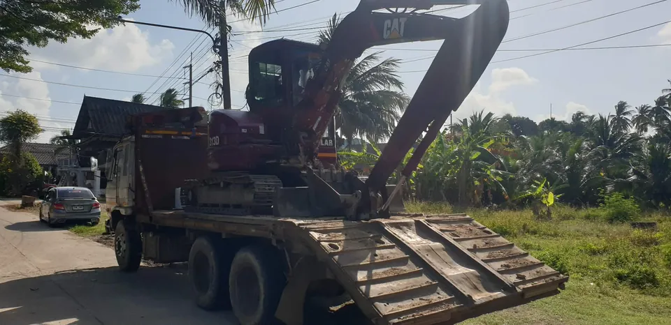 Transporting special equipment, construction machinery, and heavy cargo to site